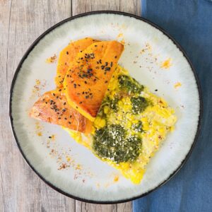 Tortilla de choclo, tomates secos y albahaca con zapallo a la plancha con tomillo y ajo asado