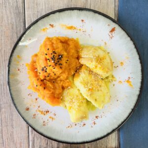 Pollo con crema de limón y puré de calabaza especiado