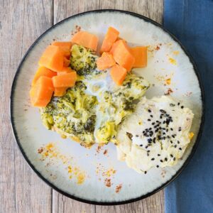 Medallón de merluza con flan de brócoli